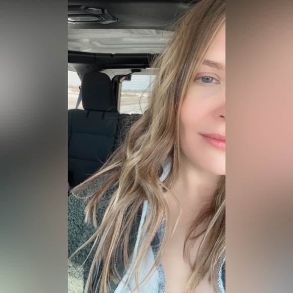 Meet your Posher, Jessica! - Picture 2 of 2